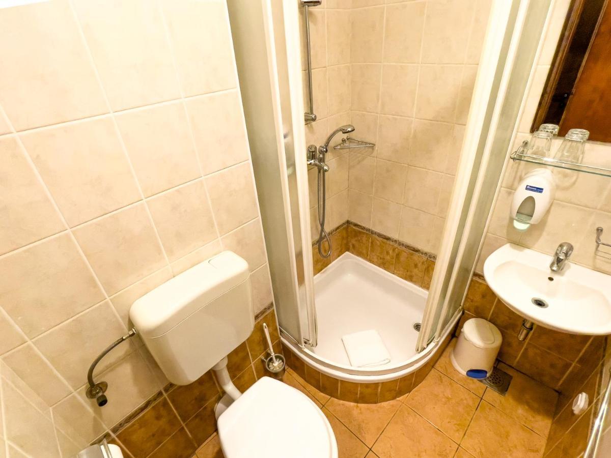 Grand - Premium Rooms & Apartments Selce Exterior foto